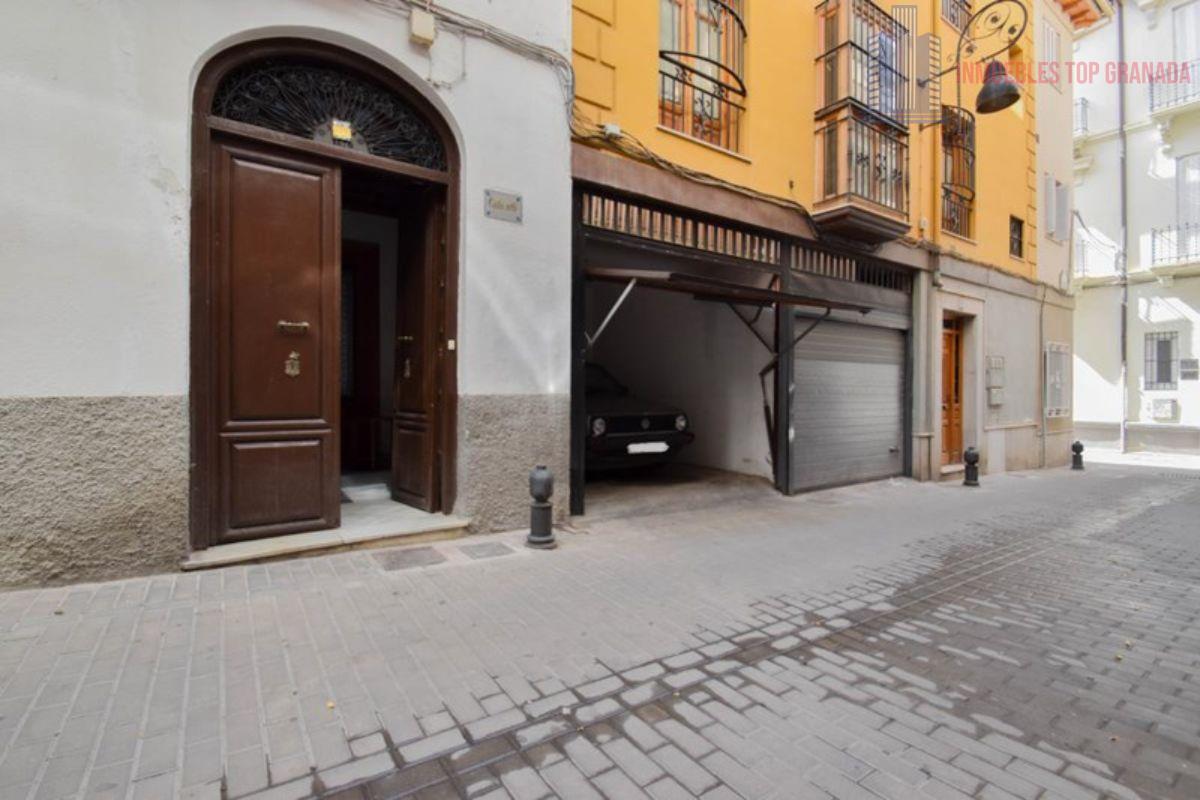 For sale of building in Granada
