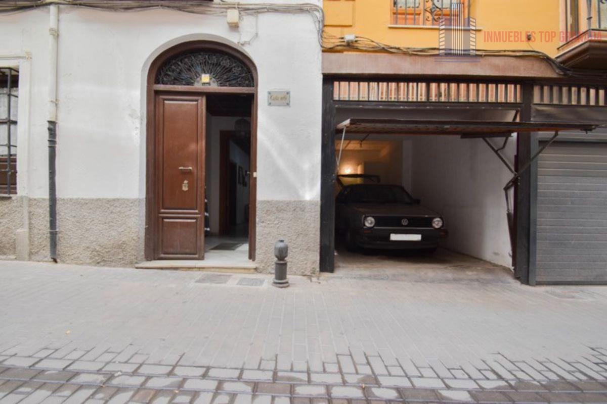 For sale of building in Granada