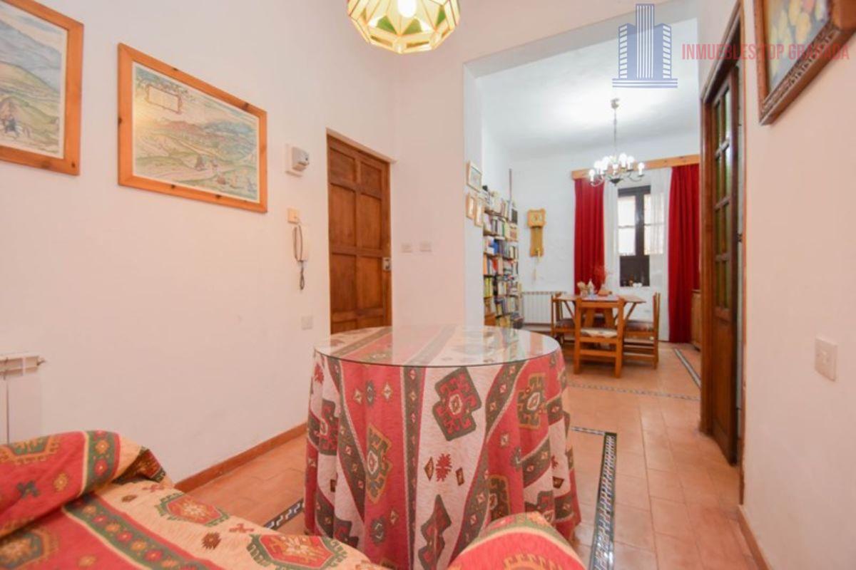 For sale of building in Granada