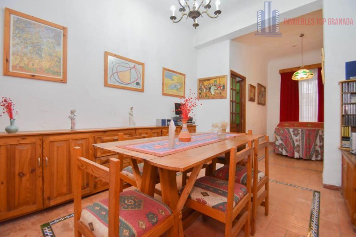 For sale of building in Granada