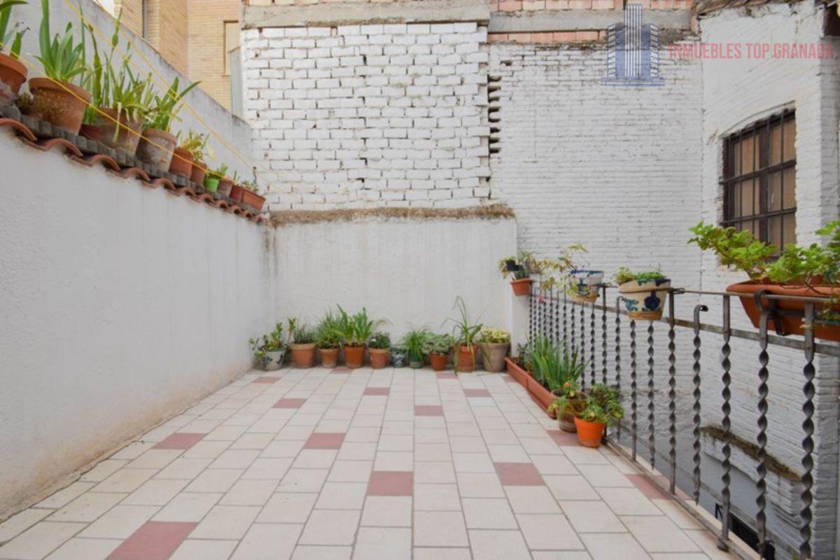 For sale of building in Granada