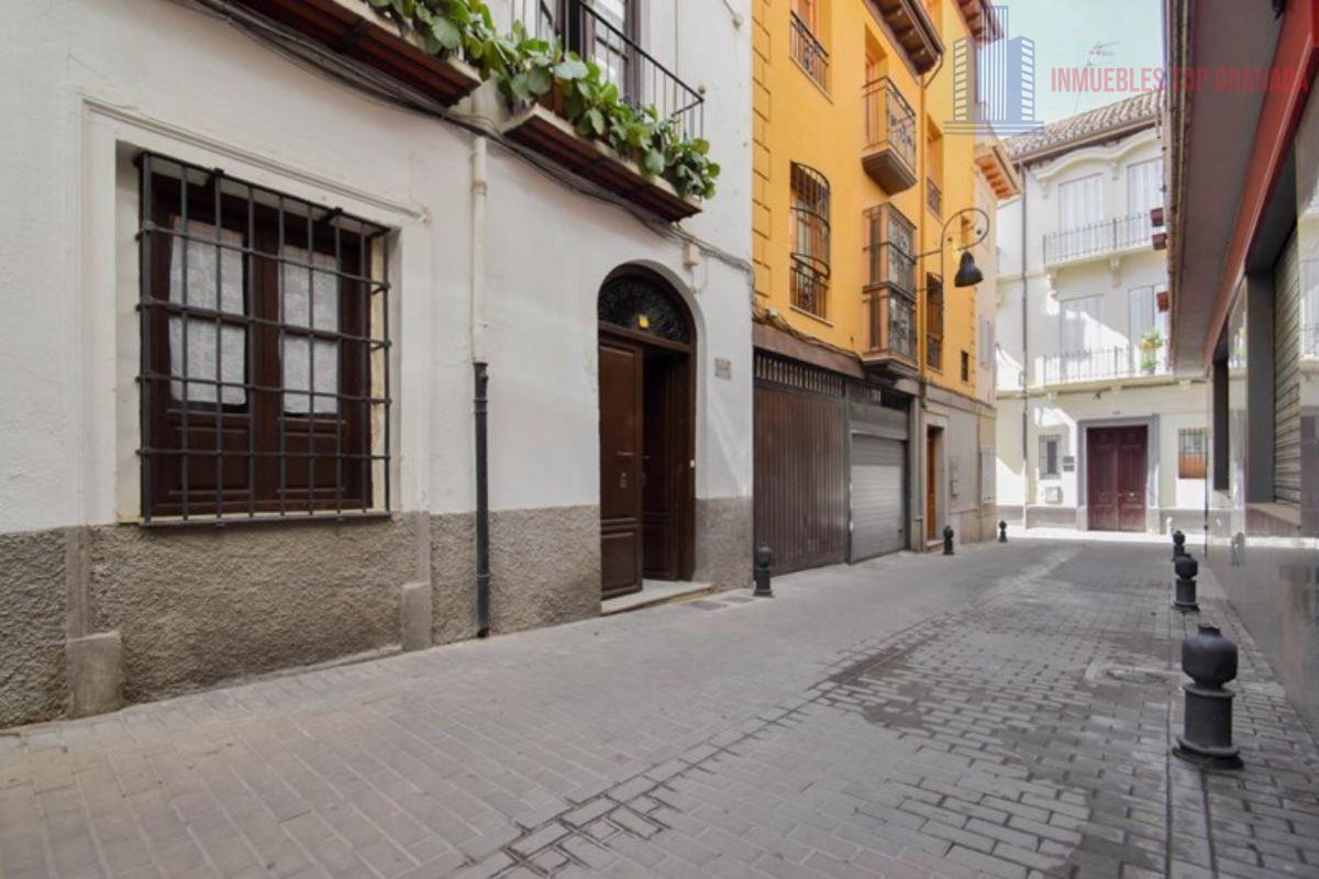 For sale of building in Granada
