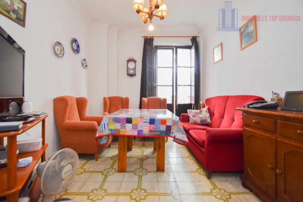 For sale of building in Granada