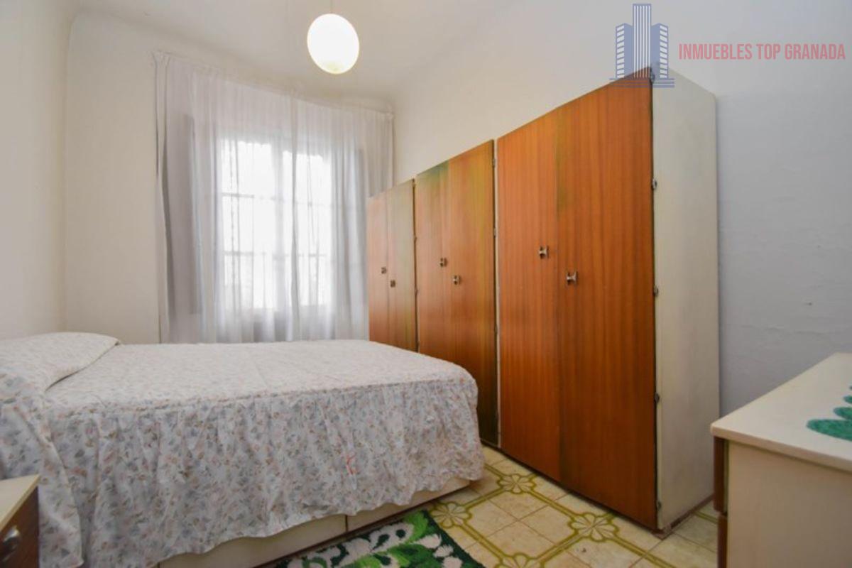 For sale of building in Granada