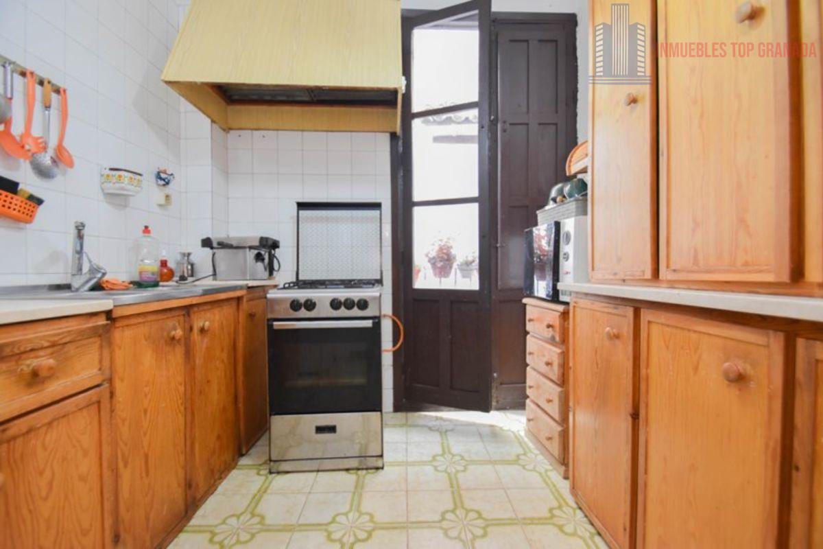 For sale of building in Granada