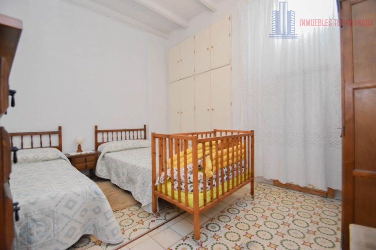 For sale of building in Granada