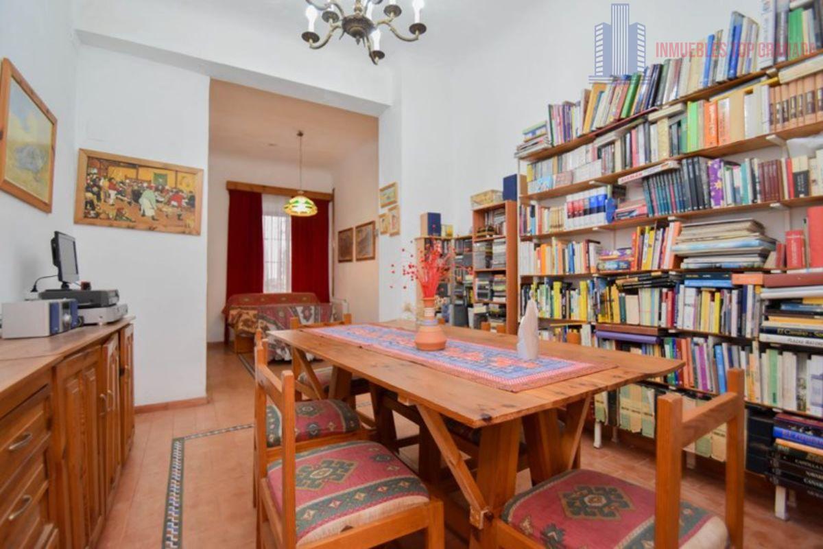 For sale of building in Granada
