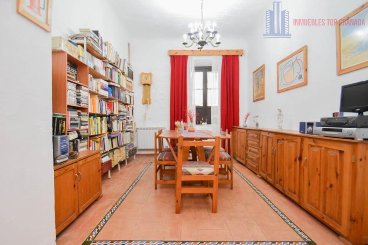 For sale of building in Granada