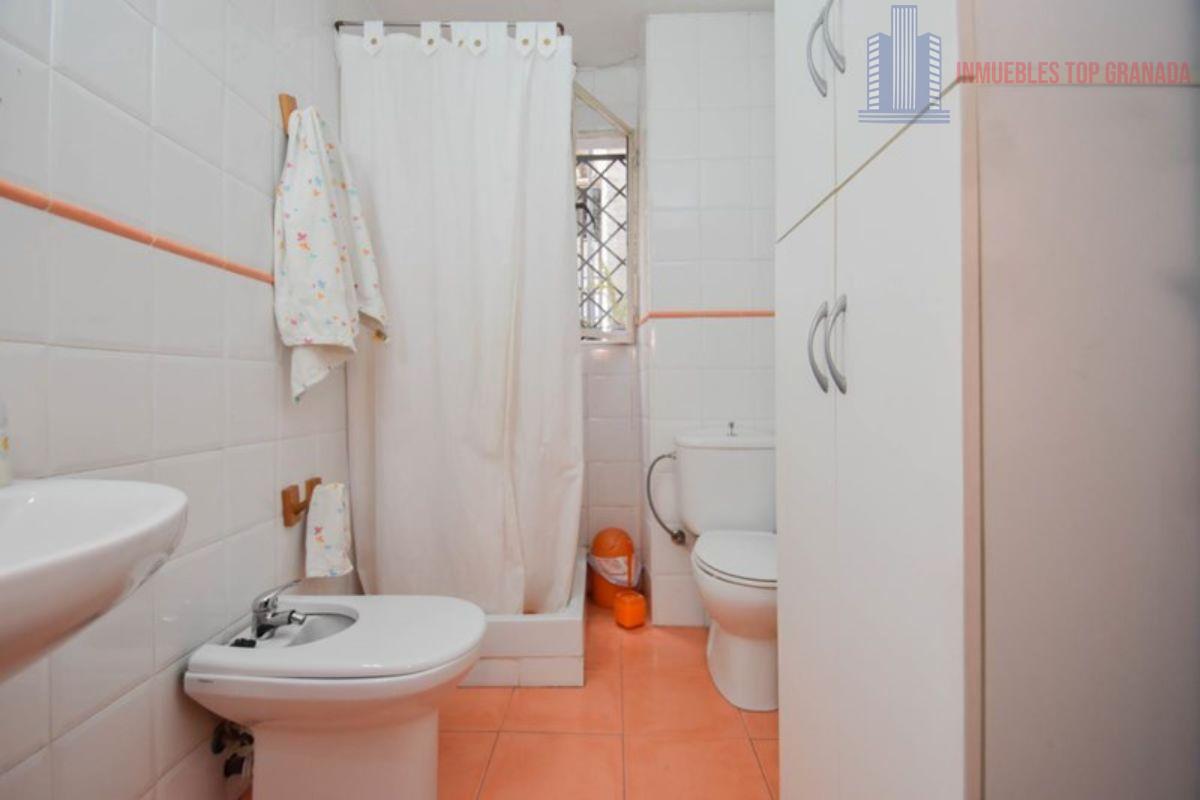 For sale of building in Granada