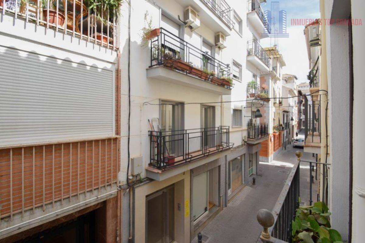 For sale of building in Granada