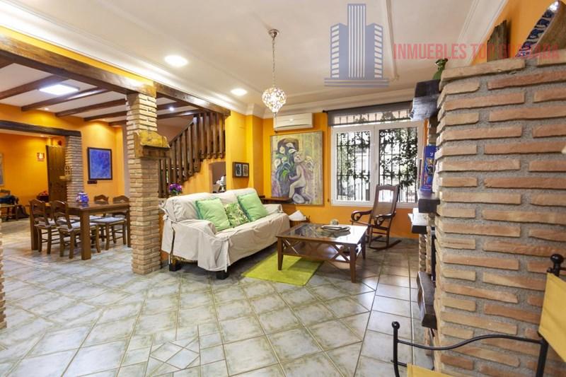 For sale of house in Churriana de la Vega