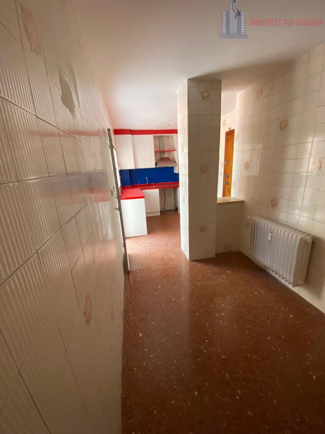 For sale of flat in Granada