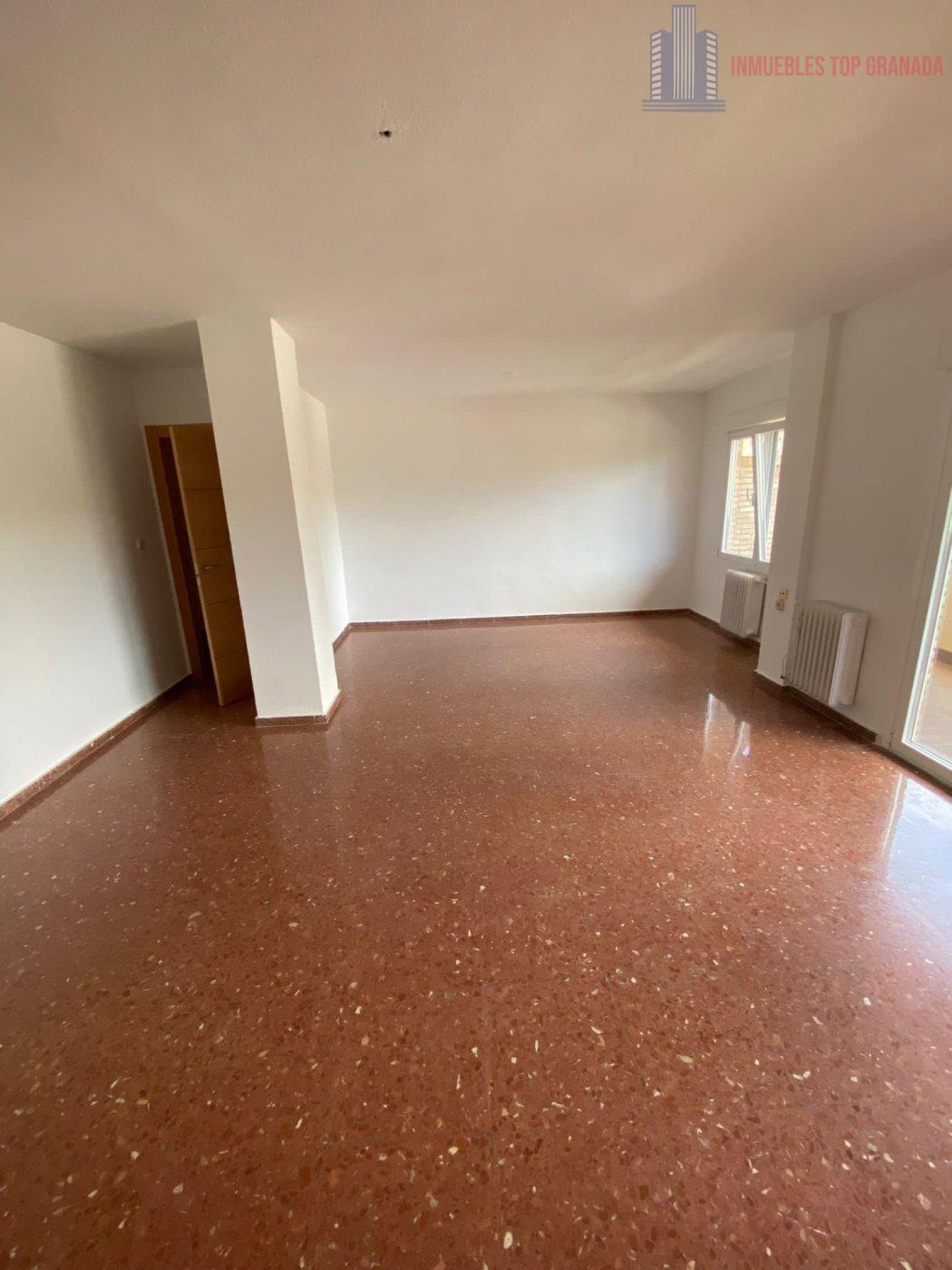 For sale of flat in Granada