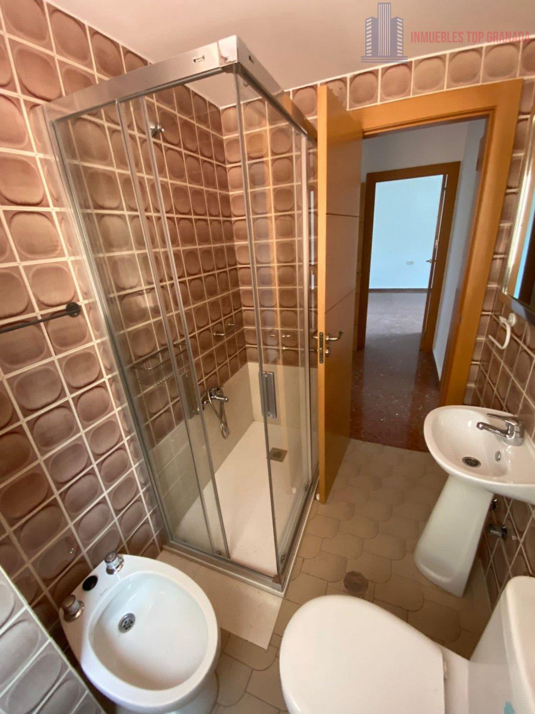 For sale of flat in Granada