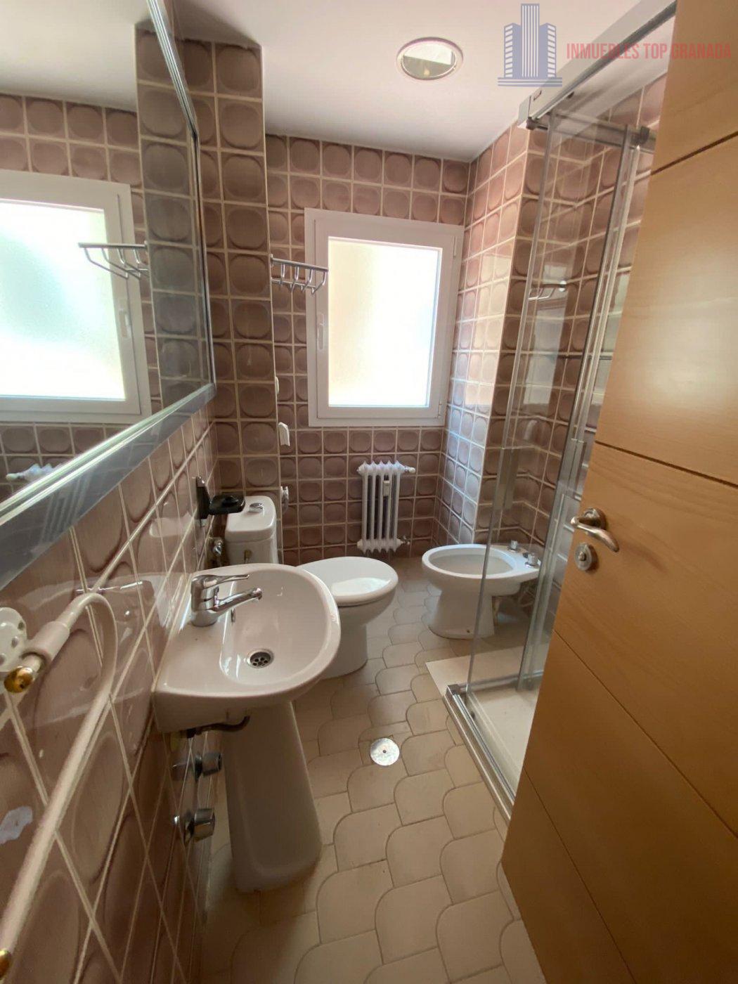 For sale of flat in Granada