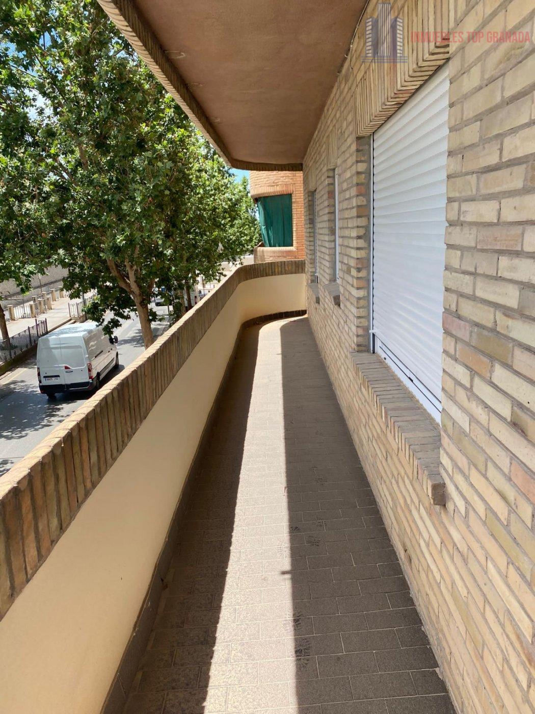 For sale of flat in Granada