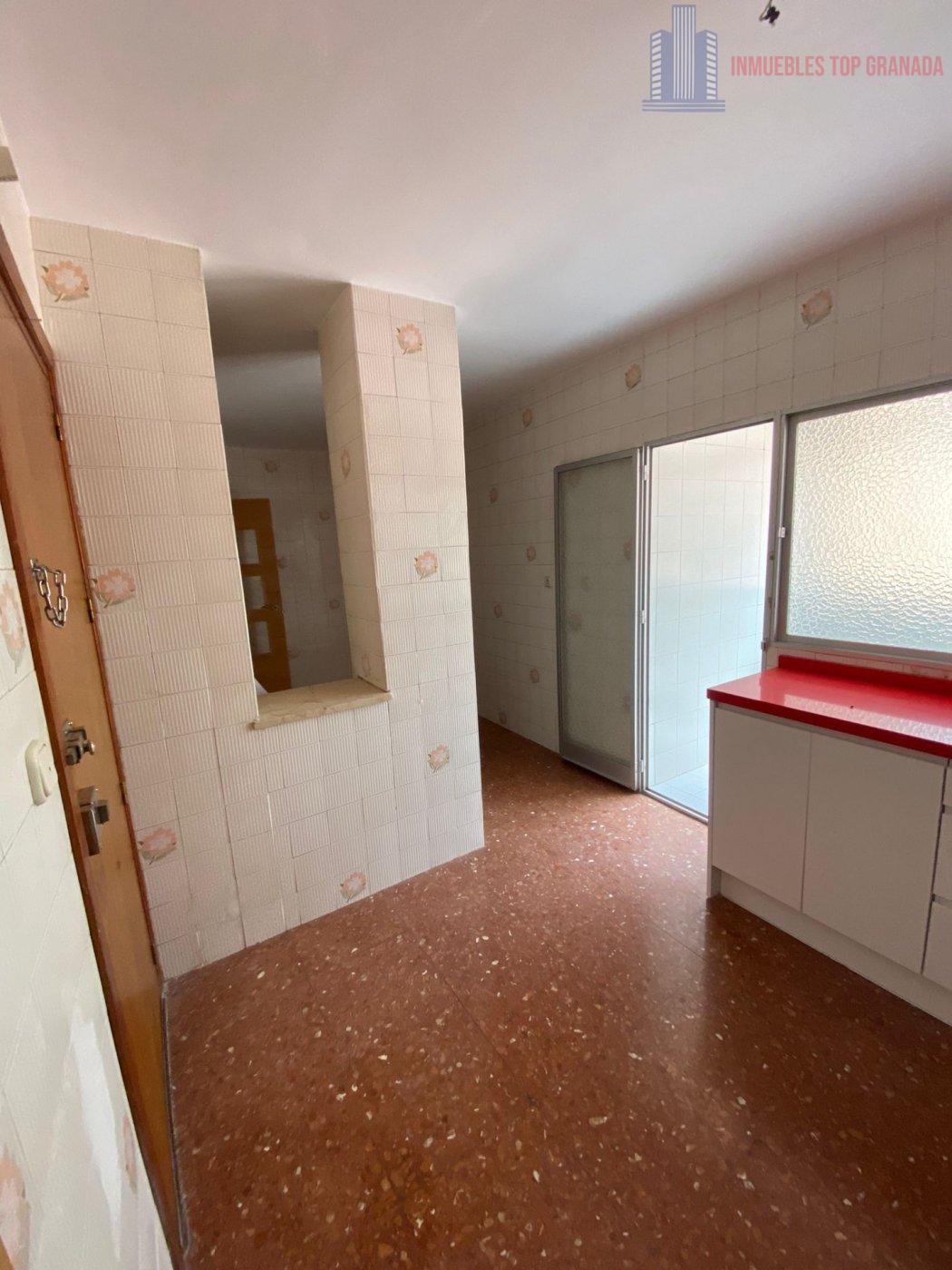 For sale of flat in Granada
