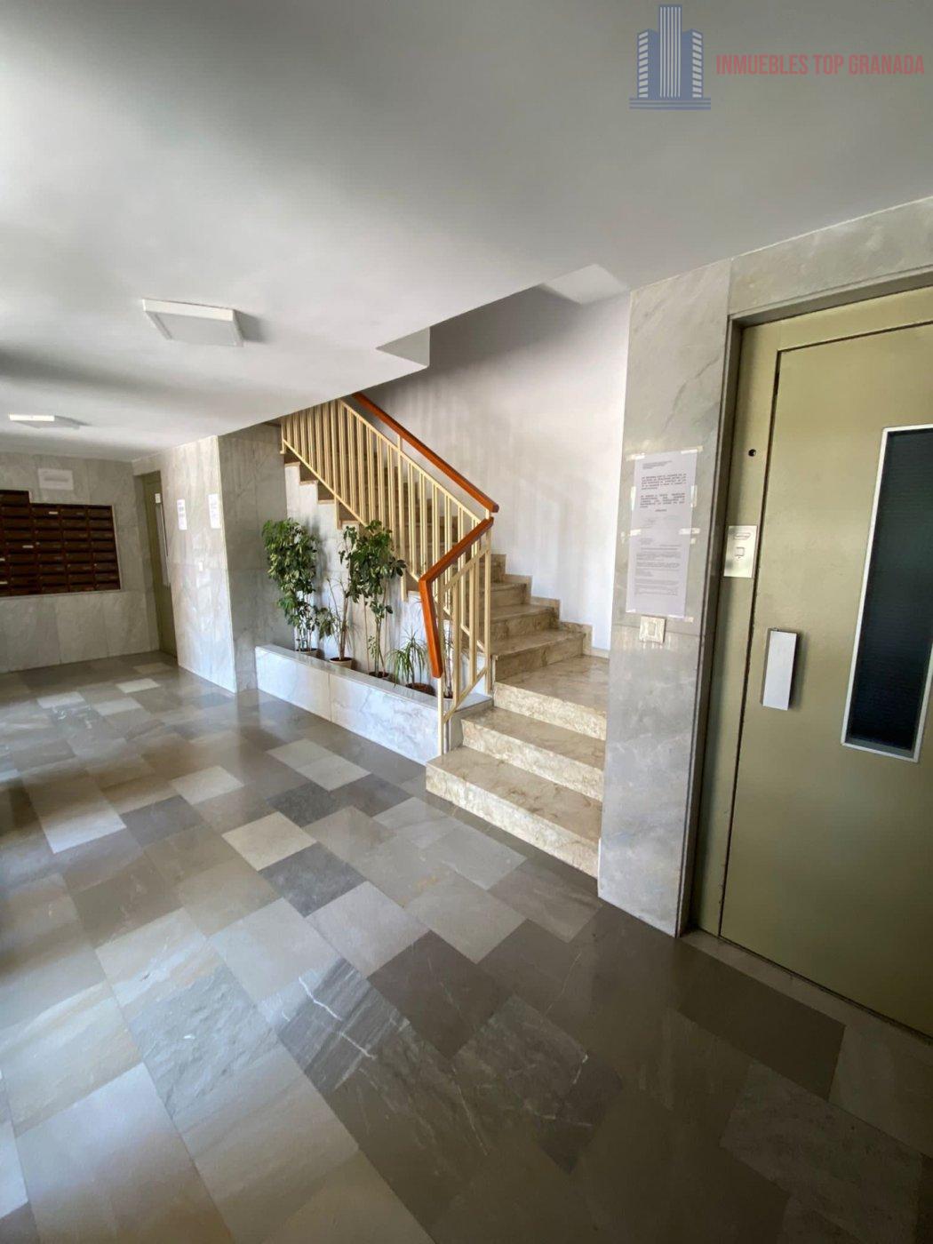 For sale of flat in Granada