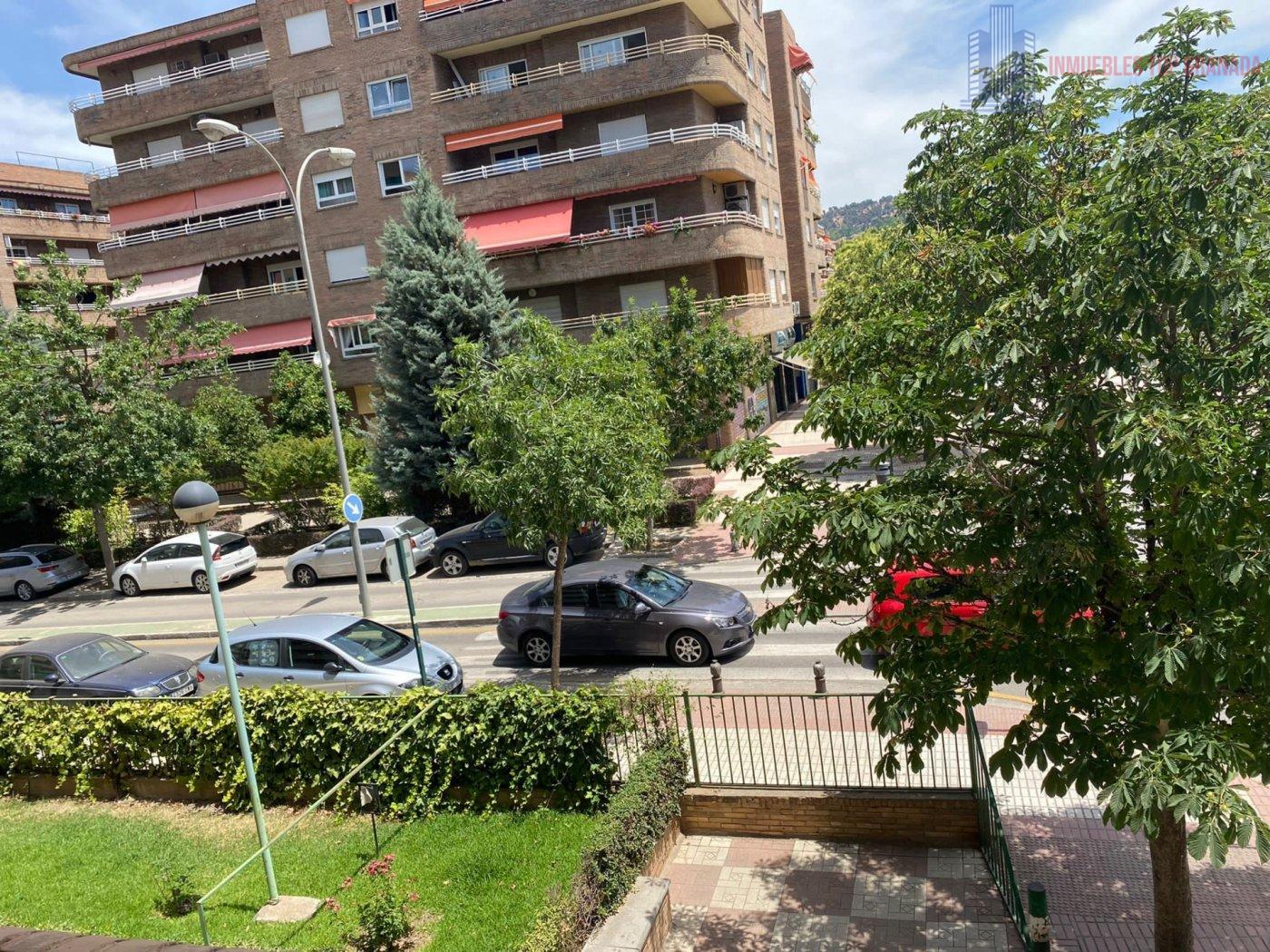 For sale of flat in Granada
