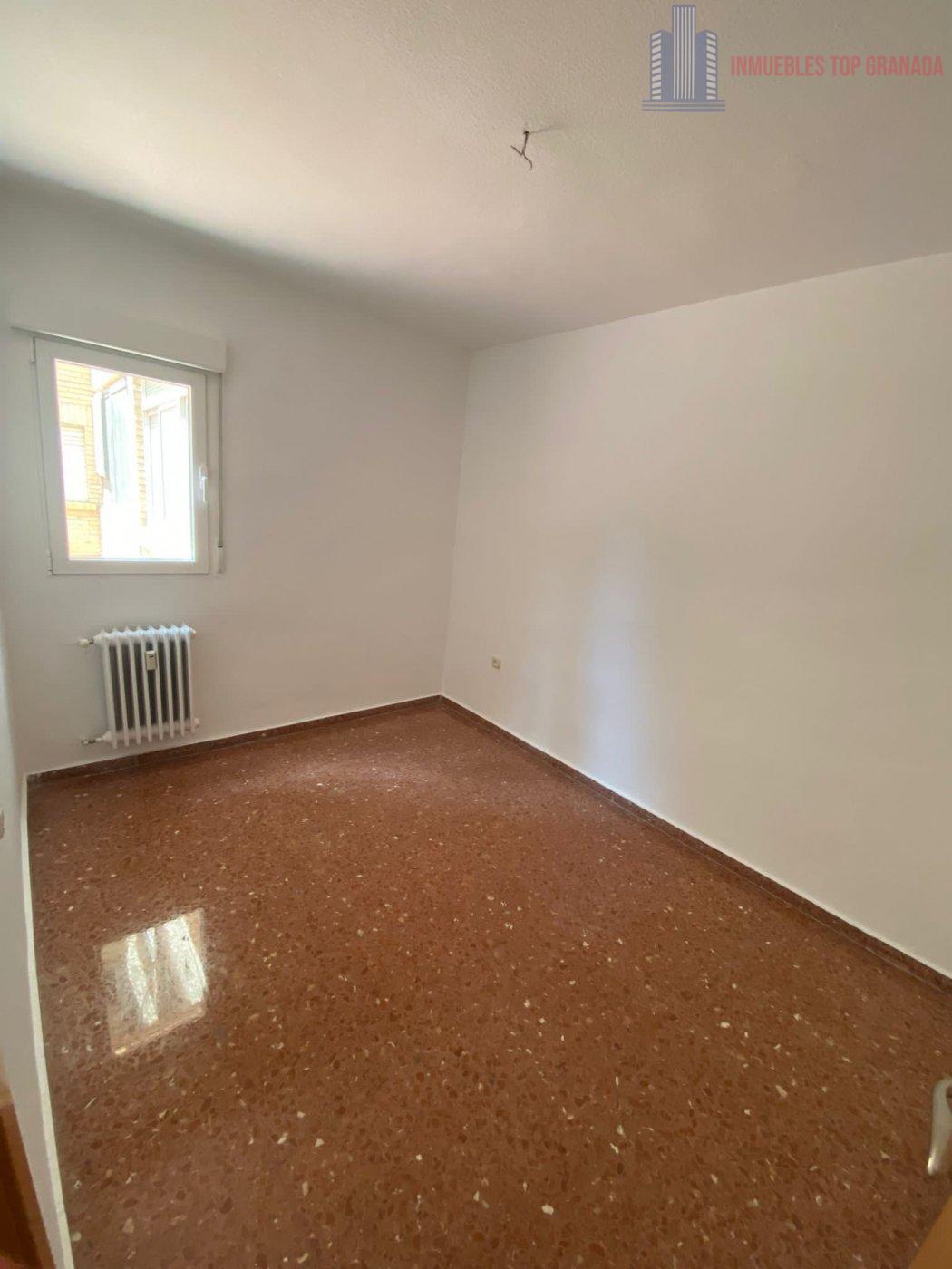 For sale of flat in Granada