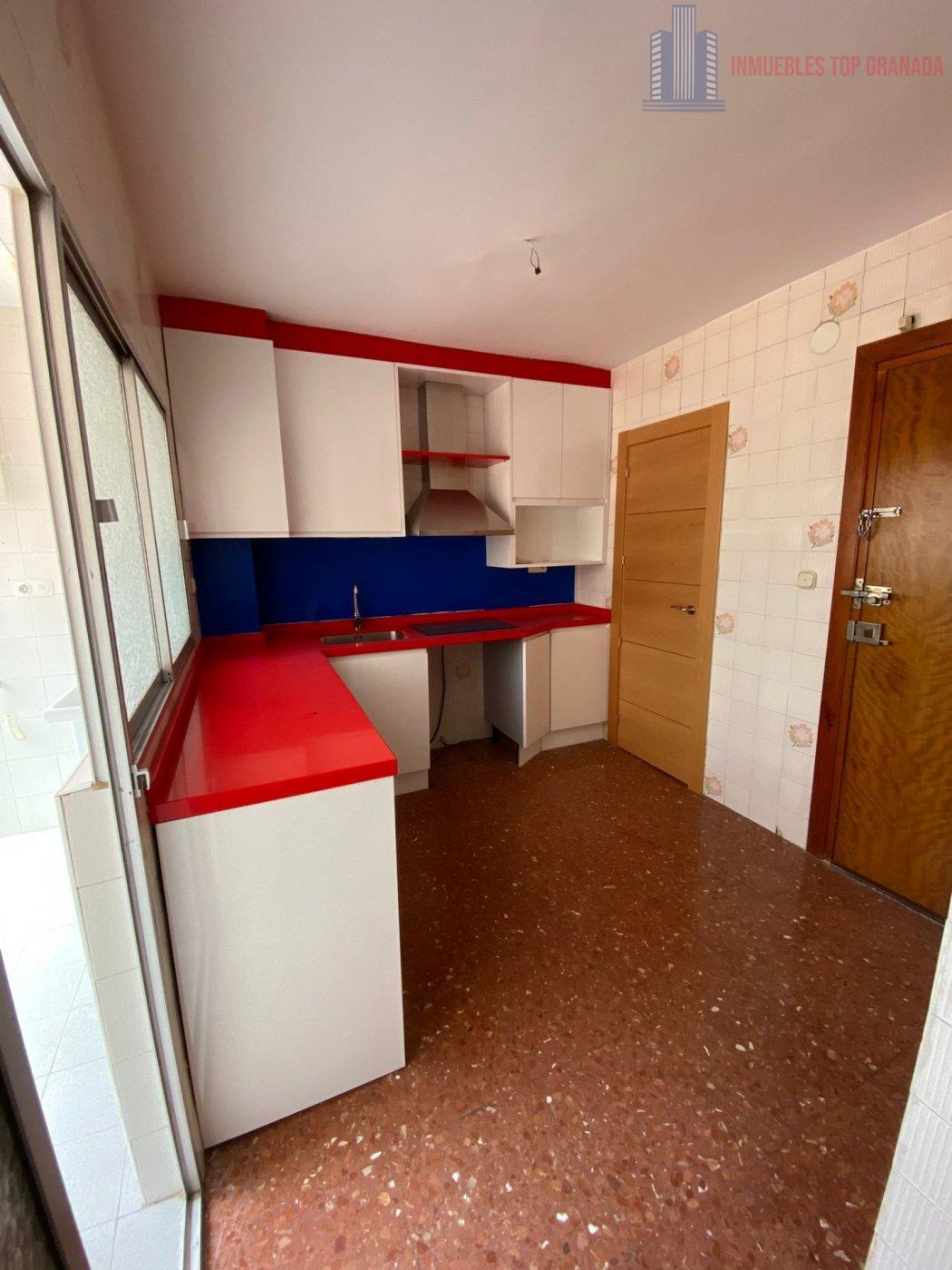 For sale of flat in Granada