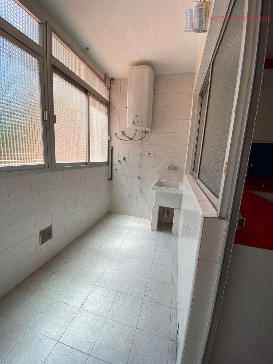 For sale of flat in Granada