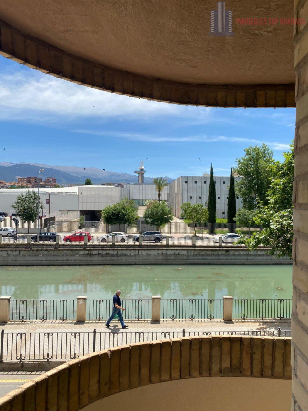 For sale of flat in Granada