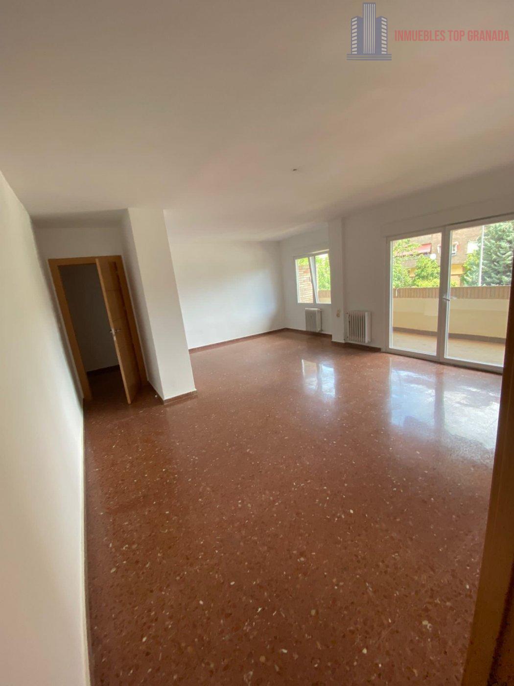For sale of flat in Granada