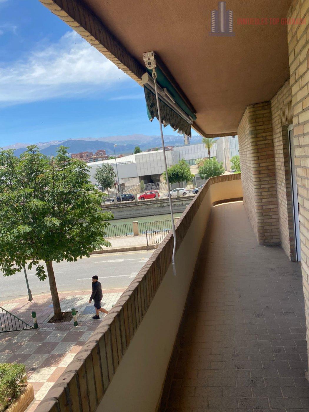 For sale of flat in Granada