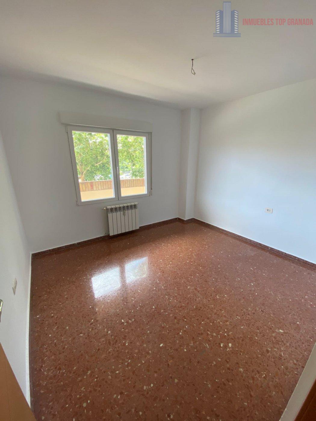 For sale of flat in Granada