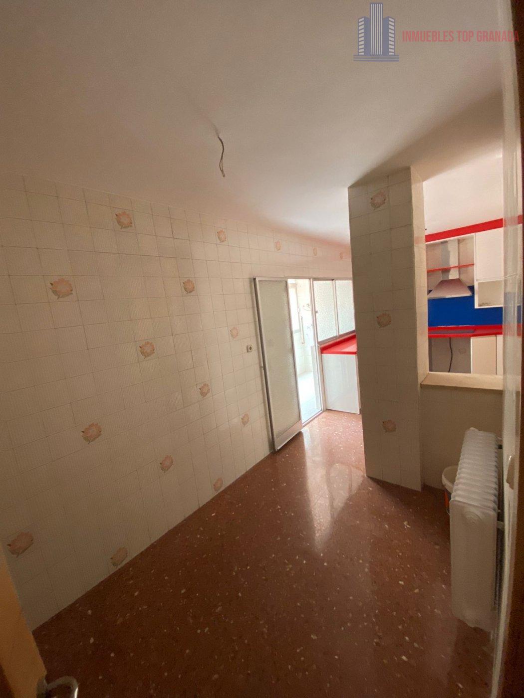 For sale of flat in Granada