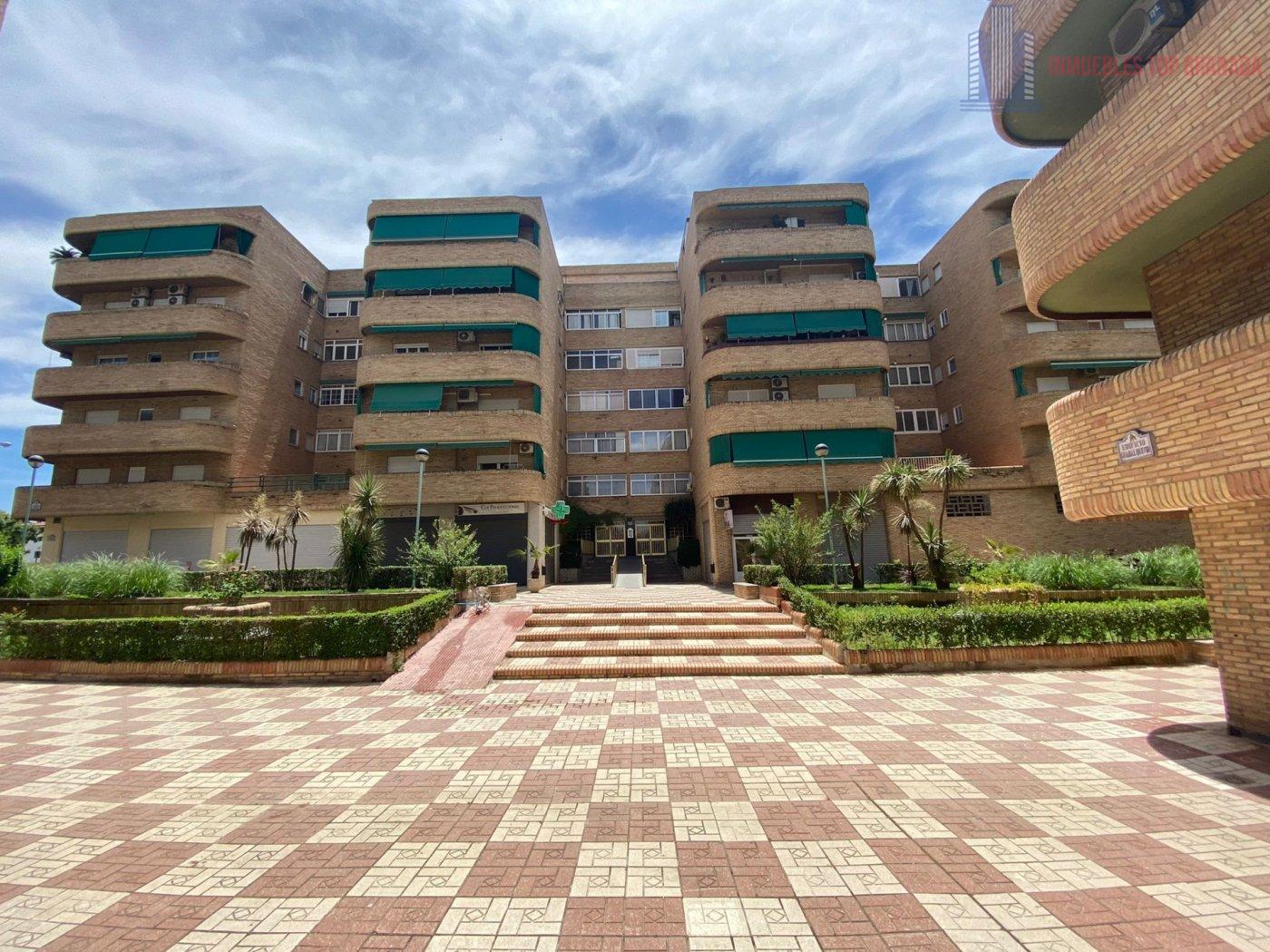 For sale of flat in Granada