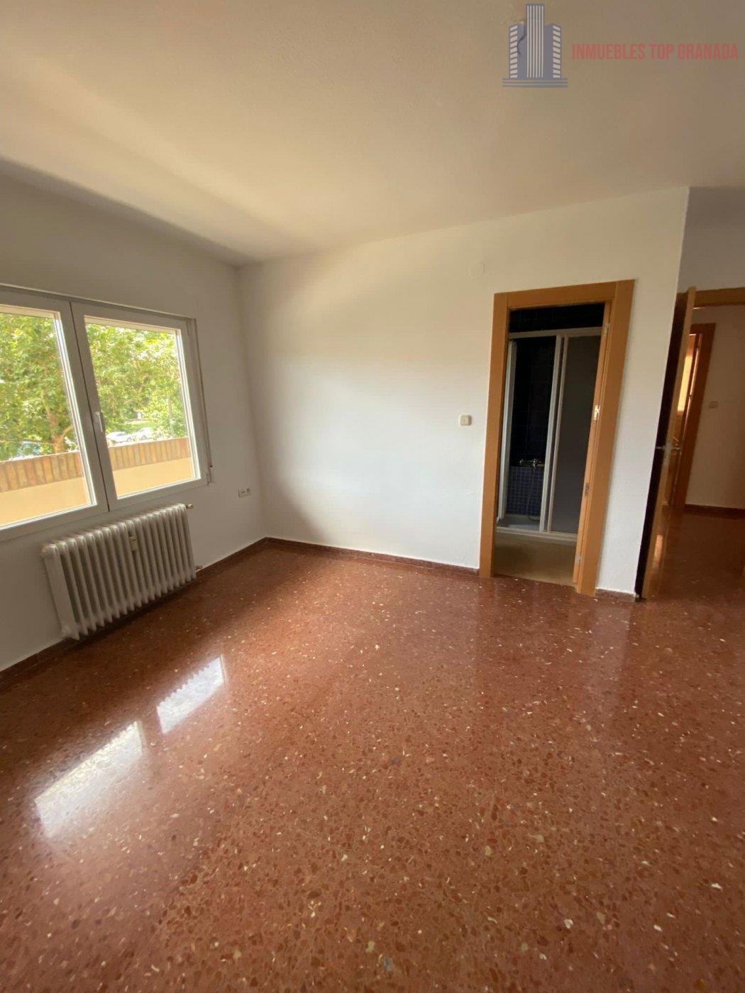 For sale of flat in Granada