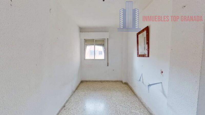 For sale of flat in Granada