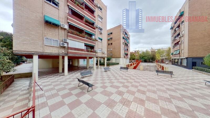 For sale of flat in Granada