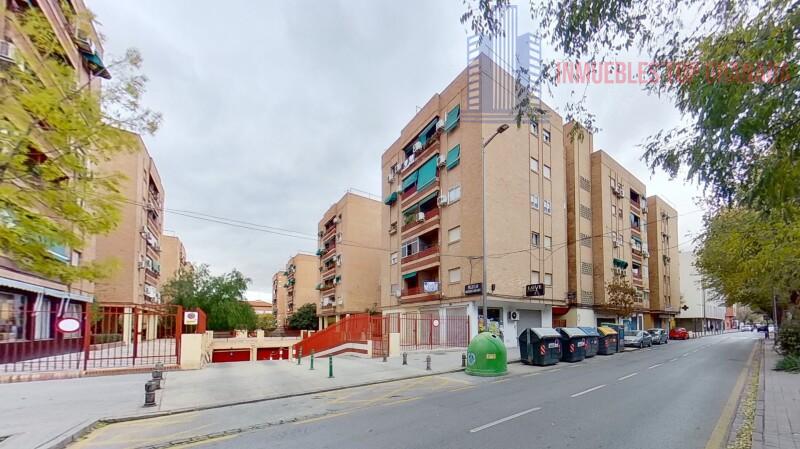 For sale of flat in Granada