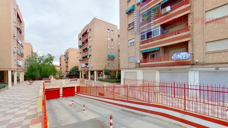 For sale of flat in Granada