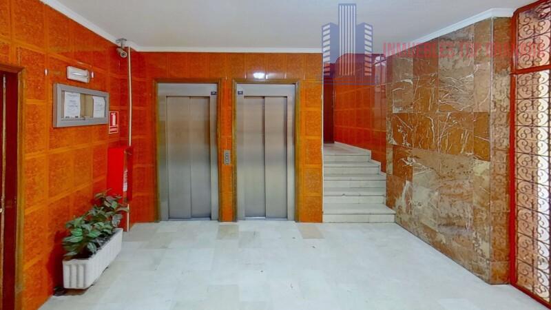 For sale of flat in Granada