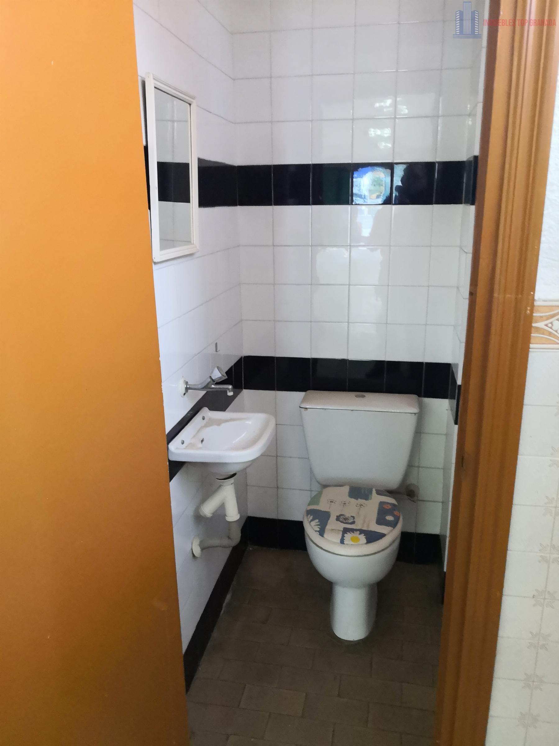 For rent of commercial in Granada
