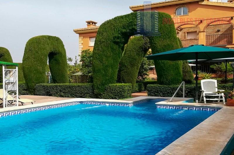 For sale of chalet in La Zubia