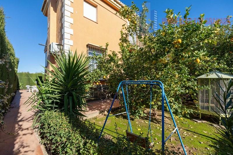For sale of chalet in La Zubia