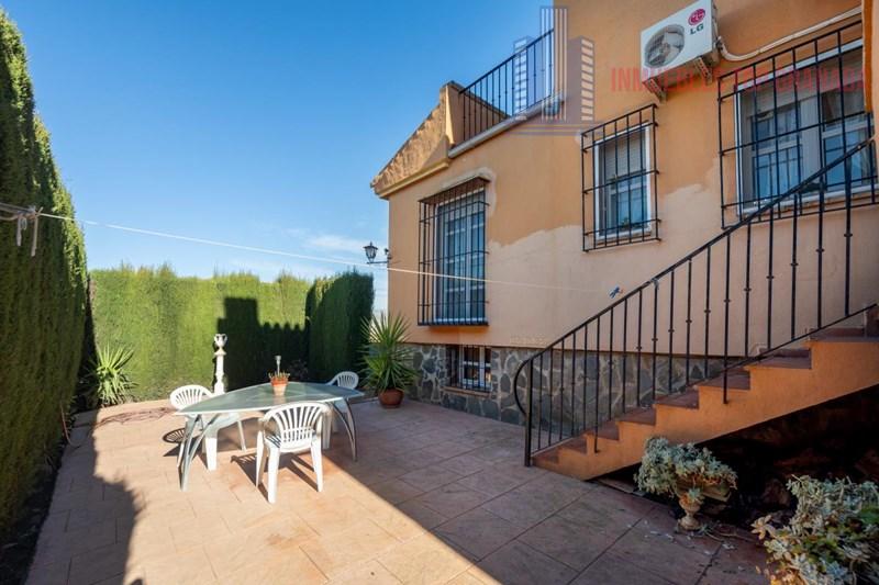 For sale of chalet in La Zubia