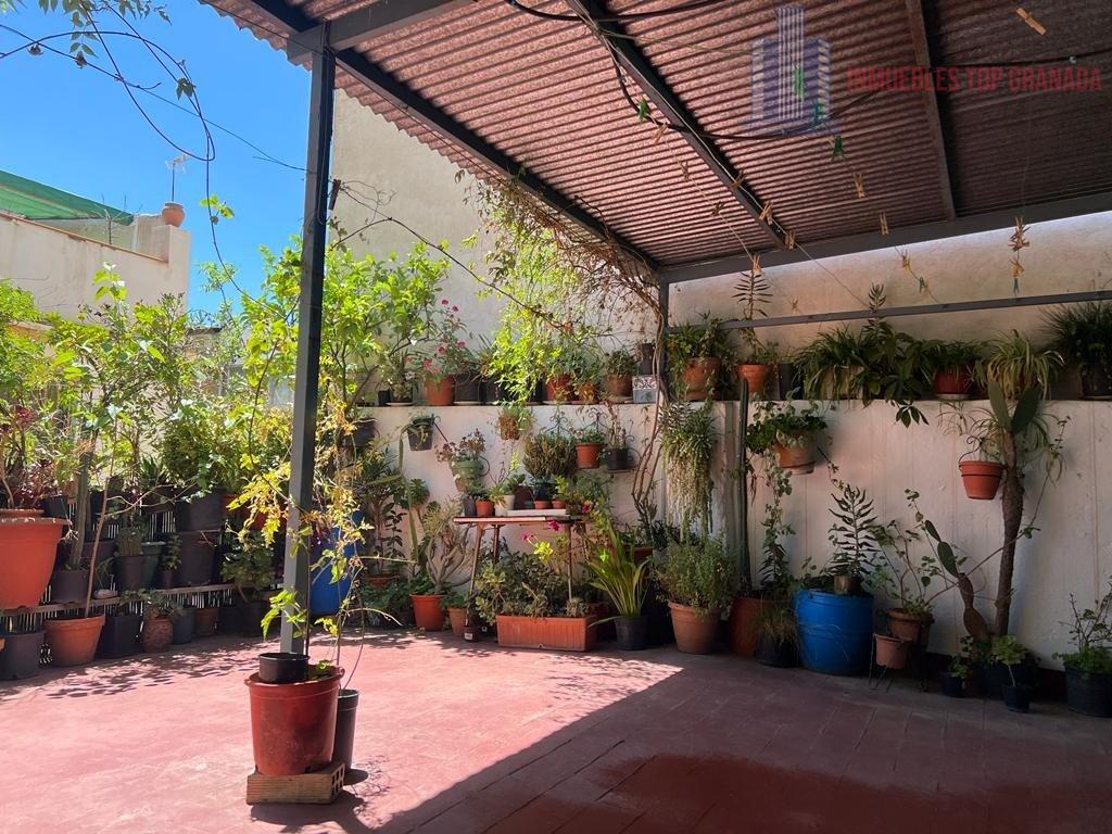 For sale of house in Granada