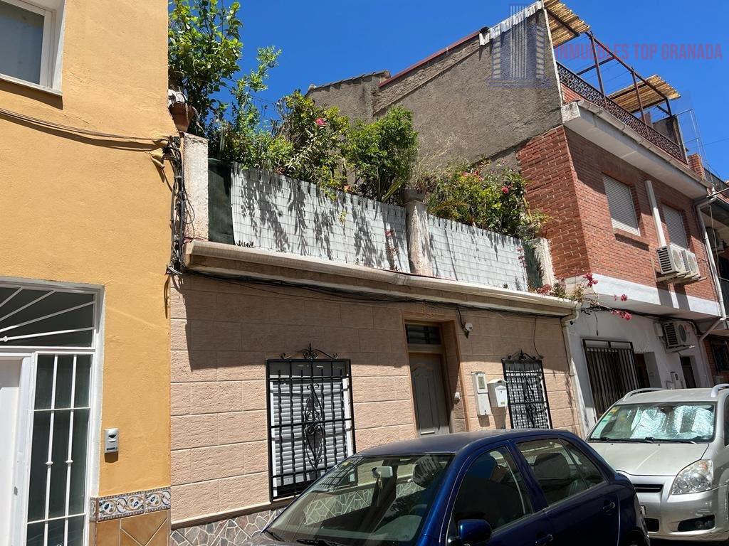 For sale of house in Granada