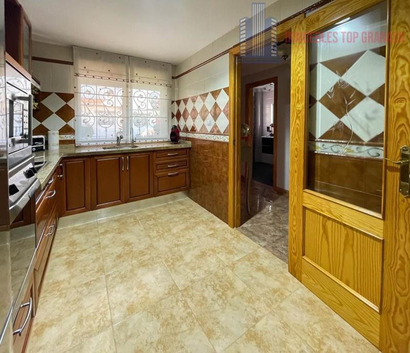 For sale of house in Albolote