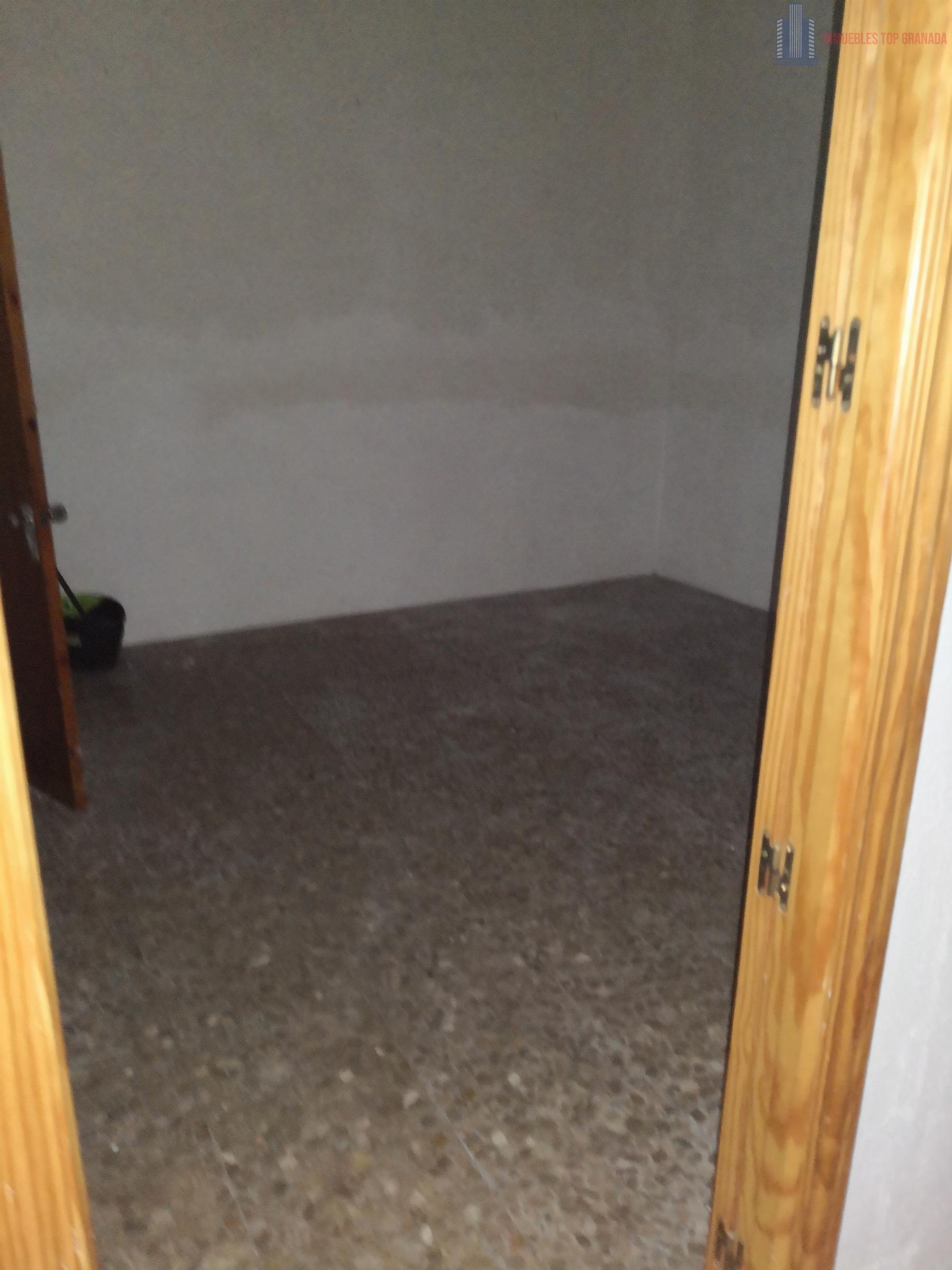 For rent of commercial in Armilla