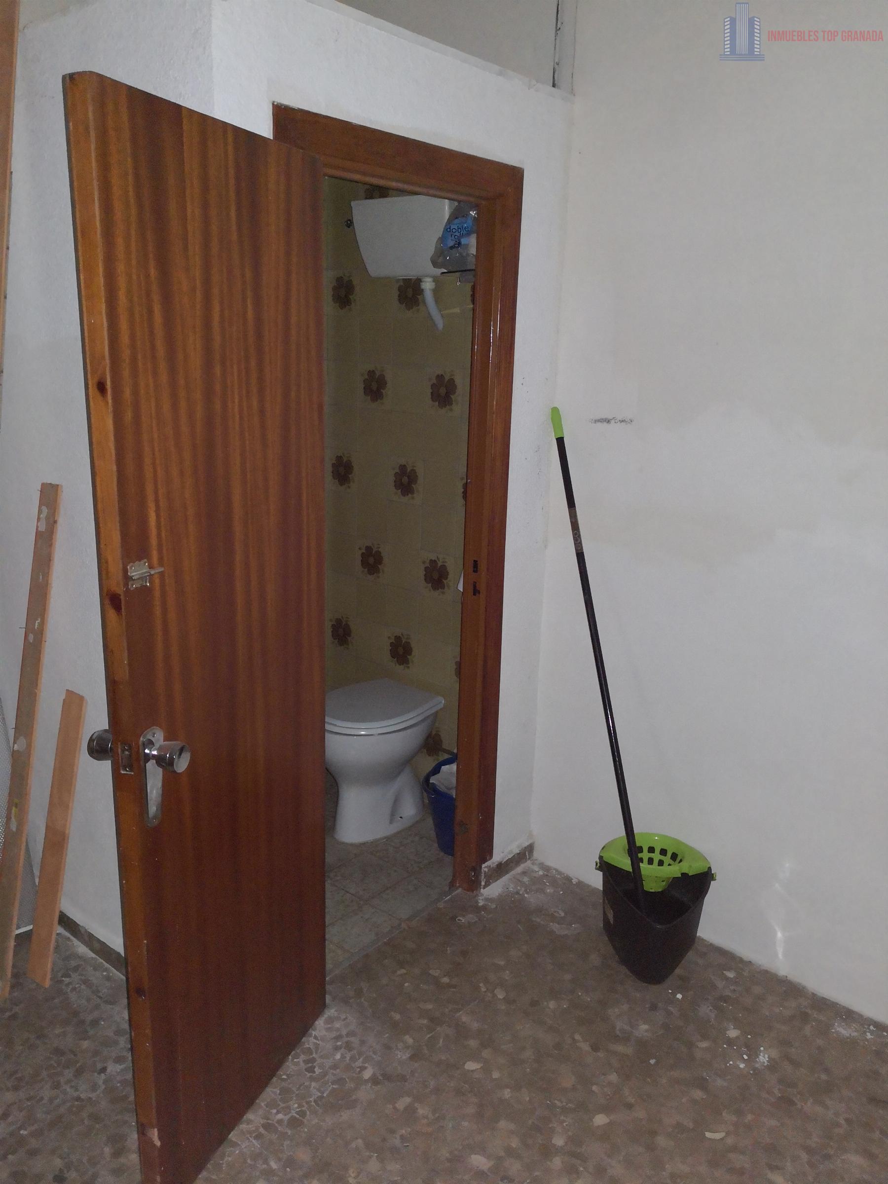 For rent of commercial in Armilla