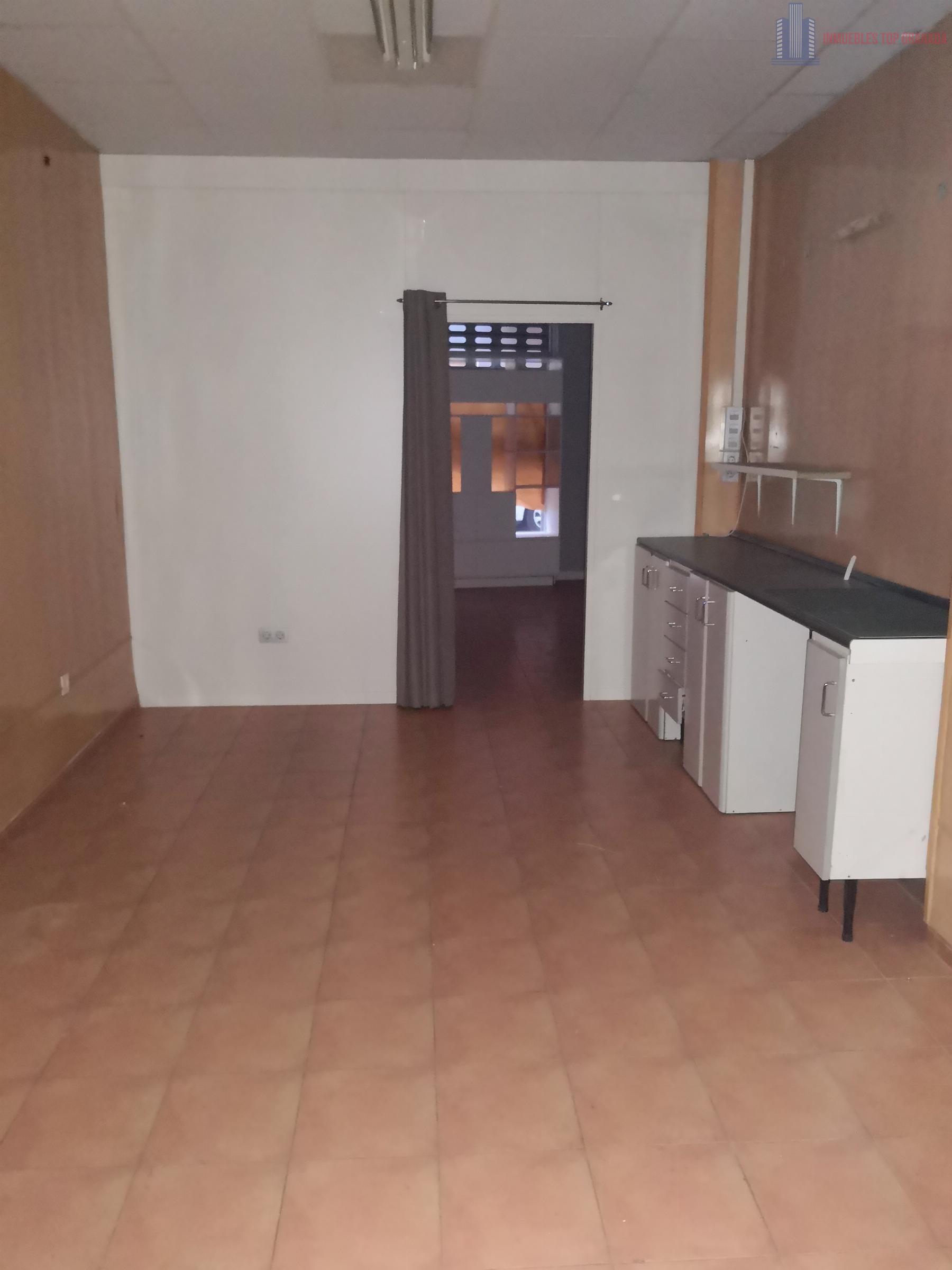 For rent of commercial in Armilla