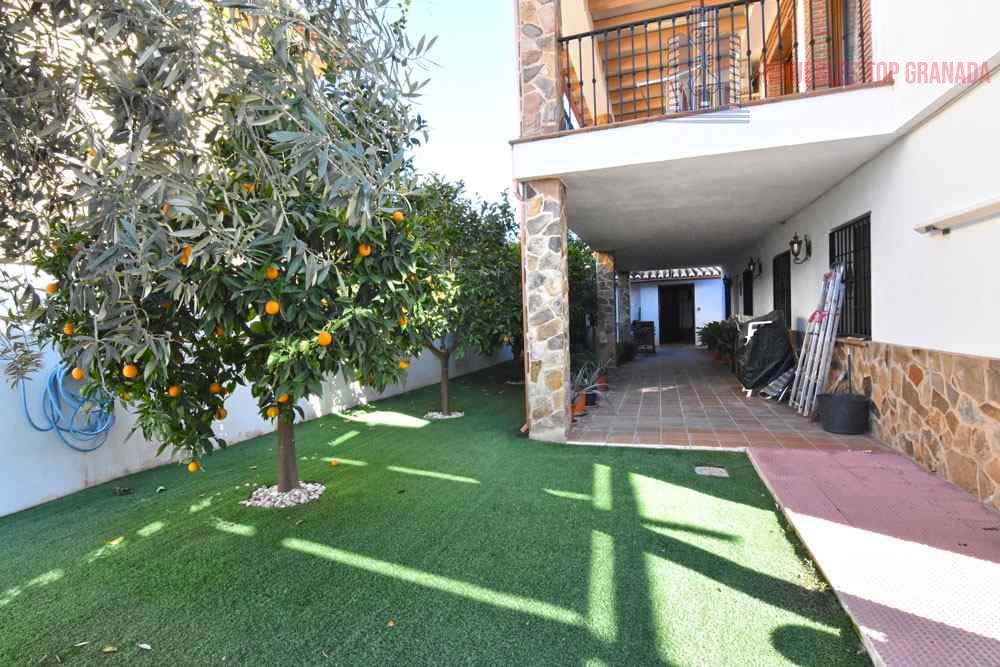 For sale of chalet in La Zubia
