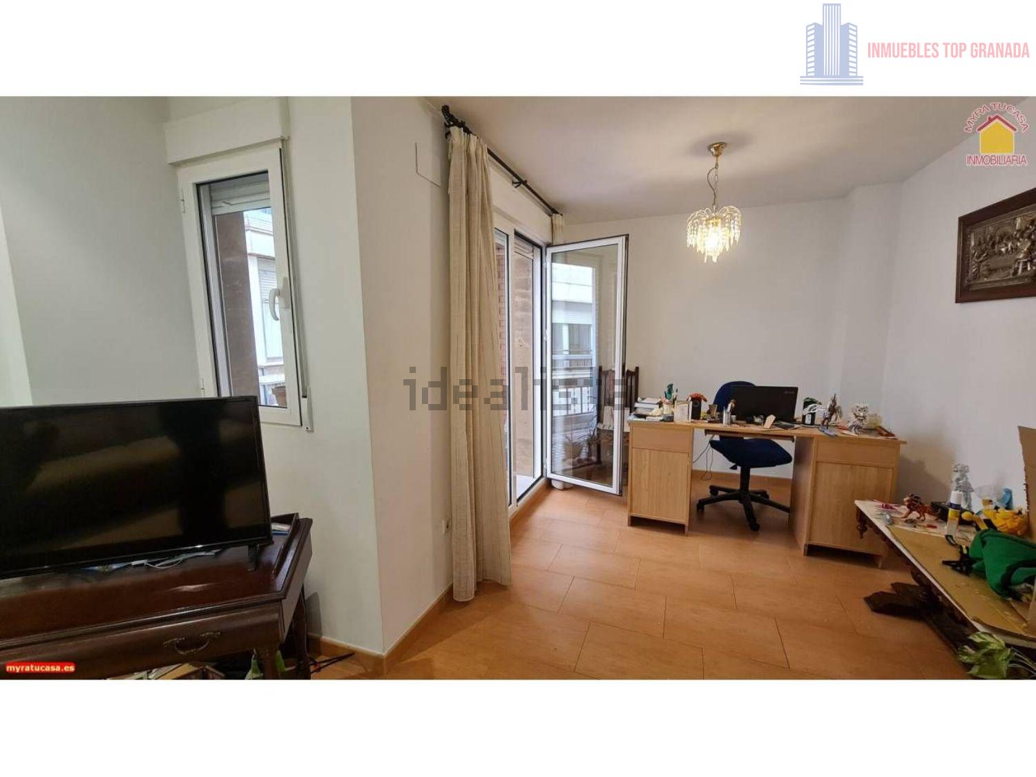 For sale of flat in Granada